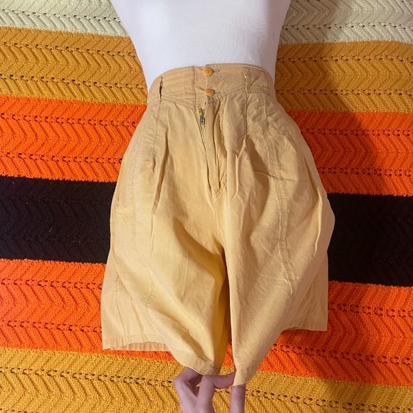 1980s Yellow high rise mom Mom shorts! - Picture 9 of 12